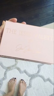 Jessie James Decker feet photo thumbnail