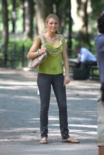 Blake Lively feet photo thumbnail