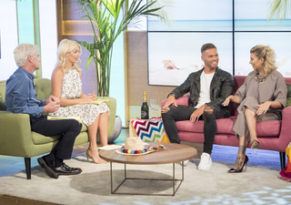 Holly Willoughby feet photo thumbnail