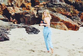 Sydney Sweeney feet photo thumbnail