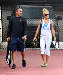 Kate Hudson feet photo thumbnail