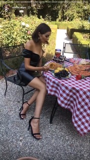 Olivia Culpo feet photo thumbnail