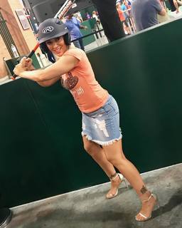 Alyssa Milano feet photo thumbnail