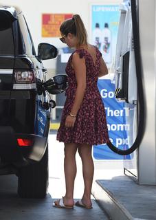 Lea Michele feet photo thumbnail
