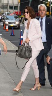 Cobie Smulders feet photo thumbnail