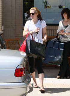 Mandy Moore feet photo thumbnail