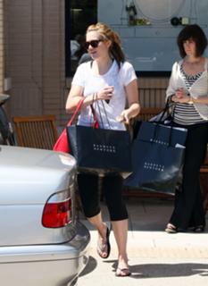 Mandy Moore feet photo thumbnail