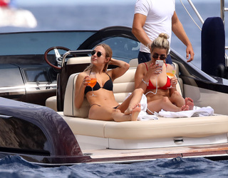 Kimberley Garner feet photo thumbnail