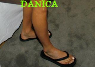 Danica Patrick feet photo thumbnail