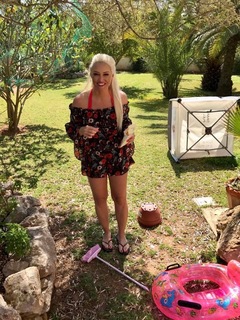 Daniela Katzenberger feet photo thumbnail