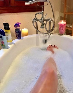 Daniela Katzenberger feet photo thumbnail