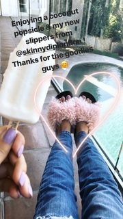 Victoria Justice feet photo thumbnail