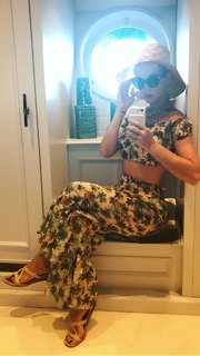 Katy Perry feet photo thumbnail