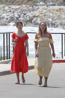 Selena Gomez feet photo thumbnail