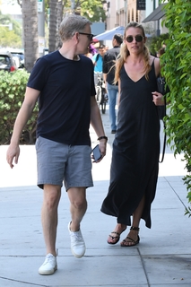 Cat Deeley feet photo thumbnail