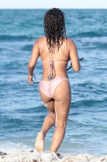 Christina Milian feet photo thumbnail