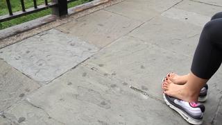 Rebecca Berardi feet photo thumbnail