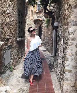 Karisma Kapoor feet photo thumbnail