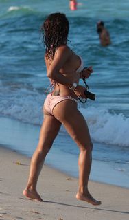 Christina Milian feet photo thumbnail