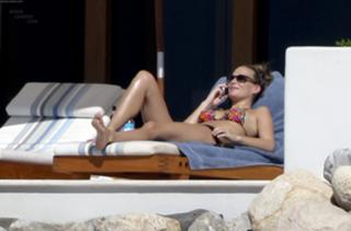 Molly Sims feet photo thumbnail