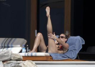 Molly Sims feet photo thumbnail