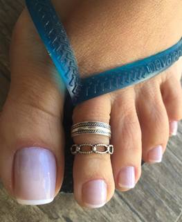 Karin Klemp feet photo thumbnail