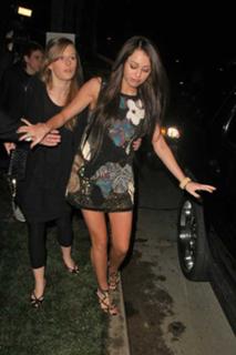 Miley Cyrus feet photo thumbnail