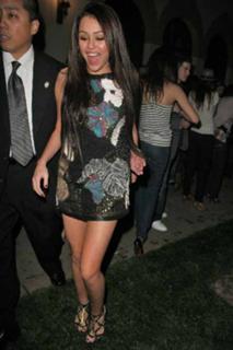 Miley Cyrus feet photo thumbnail