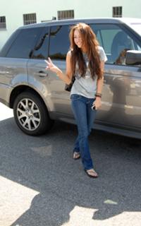 Miley Cyrus feet photo thumbnail