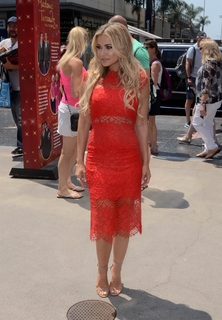 Carmen Electra feet photo thumbnail