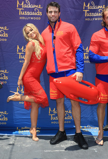 Carmen Electra feet photo thumbnail