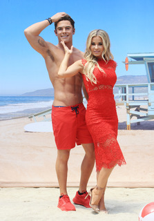 Carmen Electra feet photo thumbnail