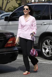 Kristin Davis feet photo thumbnail