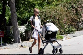 Nicole Richie feet photo thumbnail
