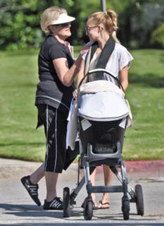 Nicole Richie feet photo thumbnail