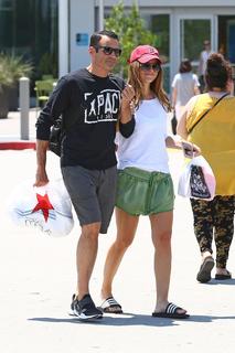 Maria Menounos feet photo thumbnail