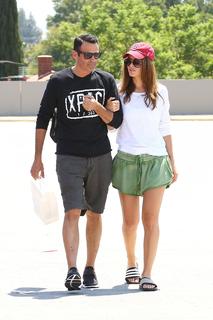 Maria Menounos feet photo thumbnail