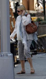 Naomi Watts feet photo thumbnail