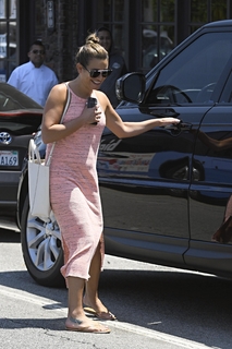 Lea Michele feet photo thumbnail