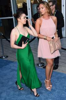 Maisie Williams feet photo thumbnail