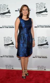 Mariska Hargitay feet photo thumbnail