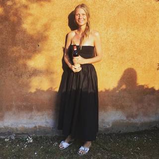 Gwyneth Paltrow feet photo thumbnail