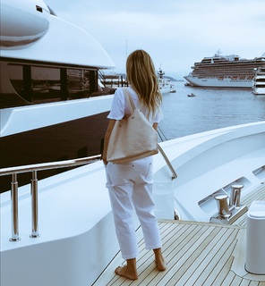 Gwyneth Paltrow feet photo thumbnail