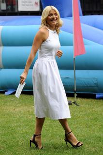 Holly Willoughby feet photo thumbnail