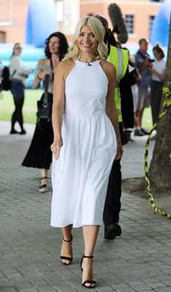 Holly Willoughby feet photo thumbnail