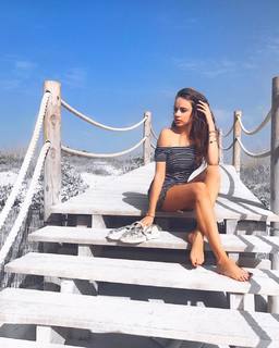 Xenia Tchoumitcheva feet photo thumbnail