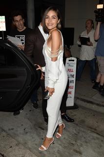 Olivia Culpo feet photo thumbnail
