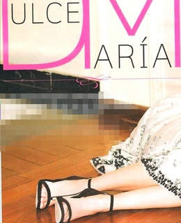 Dulce María feet photo thumbnail