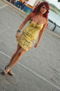 Dulce María feet photo thumbnail