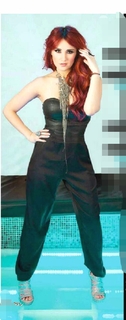 Dulce María feet photo thumbnail